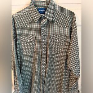 Wrangler Men's Green and Red Plaid Western Button-Down Shirt